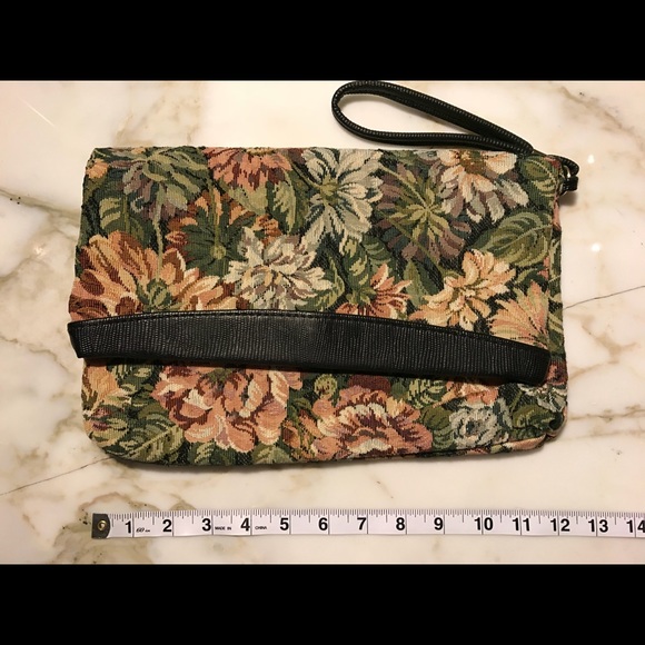 Vintage floral patterned expandable Clutch - Picture 2 of 4